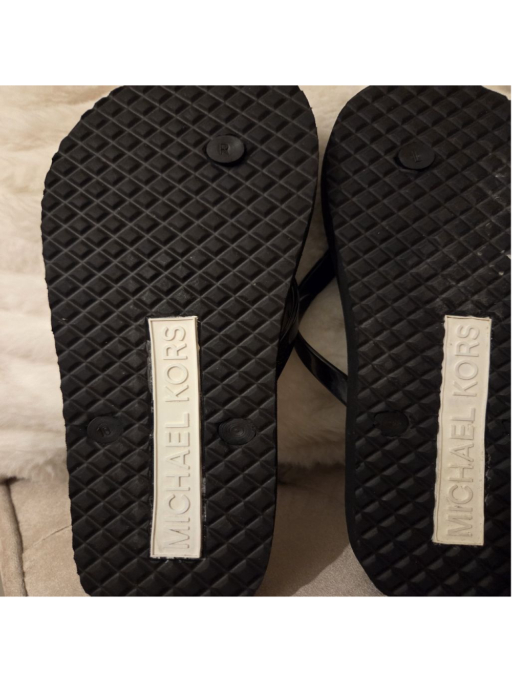 Women's Michael Kors Black and White Logo Flip Flop Sandals Size 10 - Picture 8 of 14
